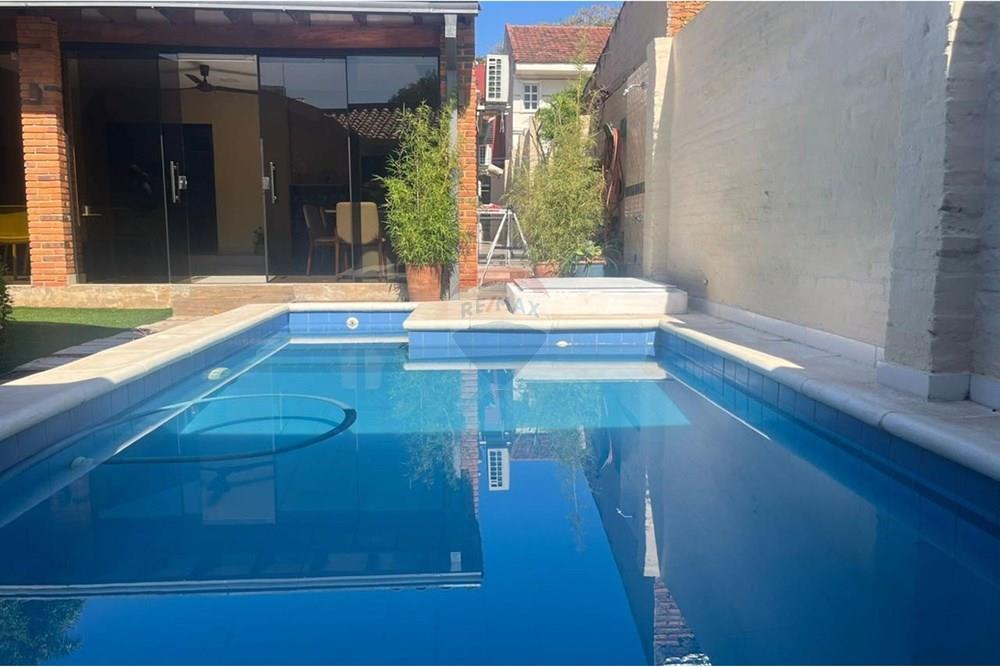 Casa en venta en Asunción · 432 m² · 6 dormitorios