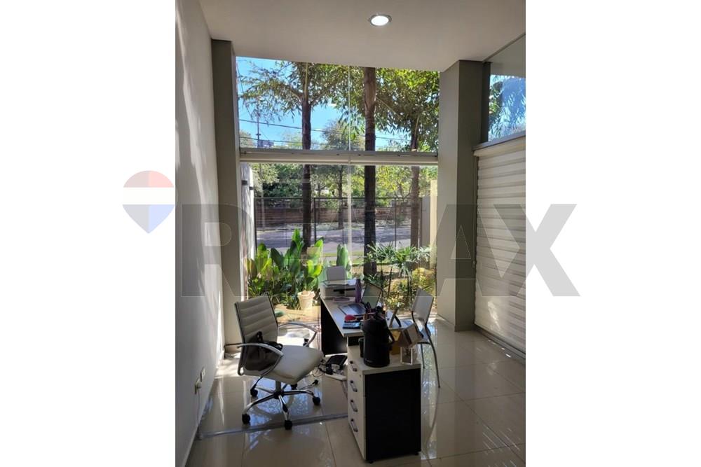 Oficina en venta en Asunción · 77 m²