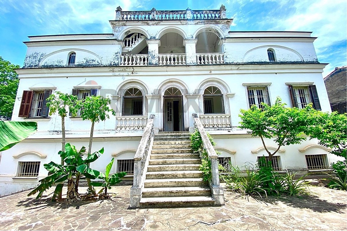 Casa en venta en Lambaré · 804 m² · 5 dormitorios