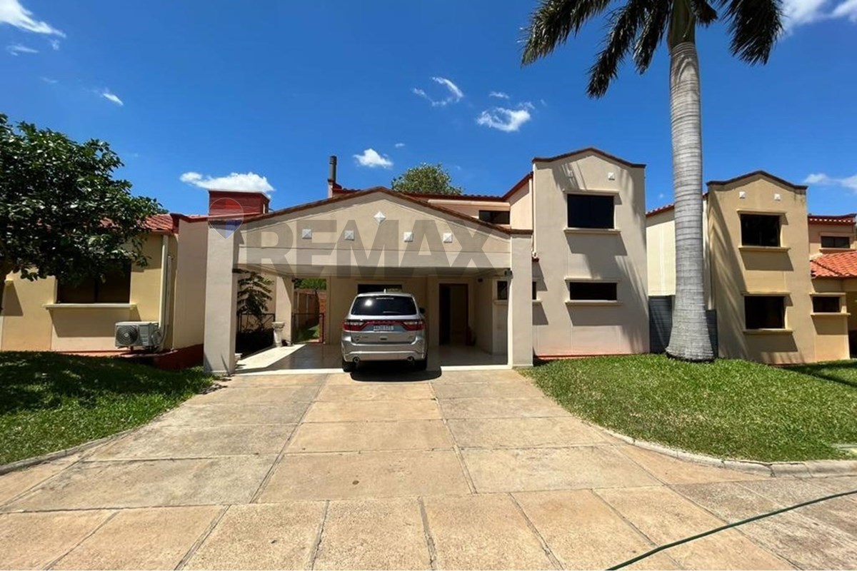 Casa en venta en Luque · 181 m² · 3 dormitorios