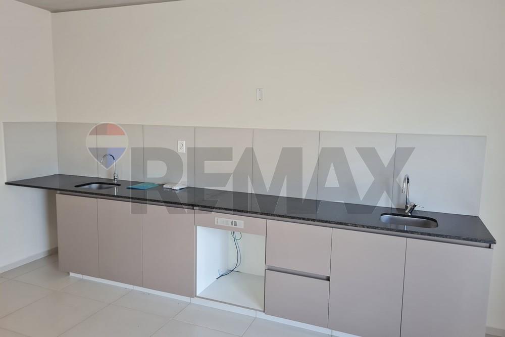 Foto 5 de Departamento en venta en Luque · 70 m² · 2 dormitorios