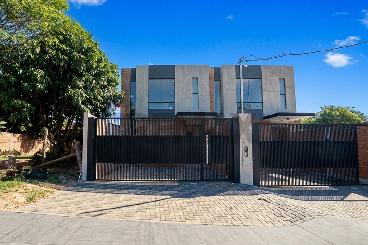 Dúplex en venta en Luque · 140 m² · 3 dormitorios