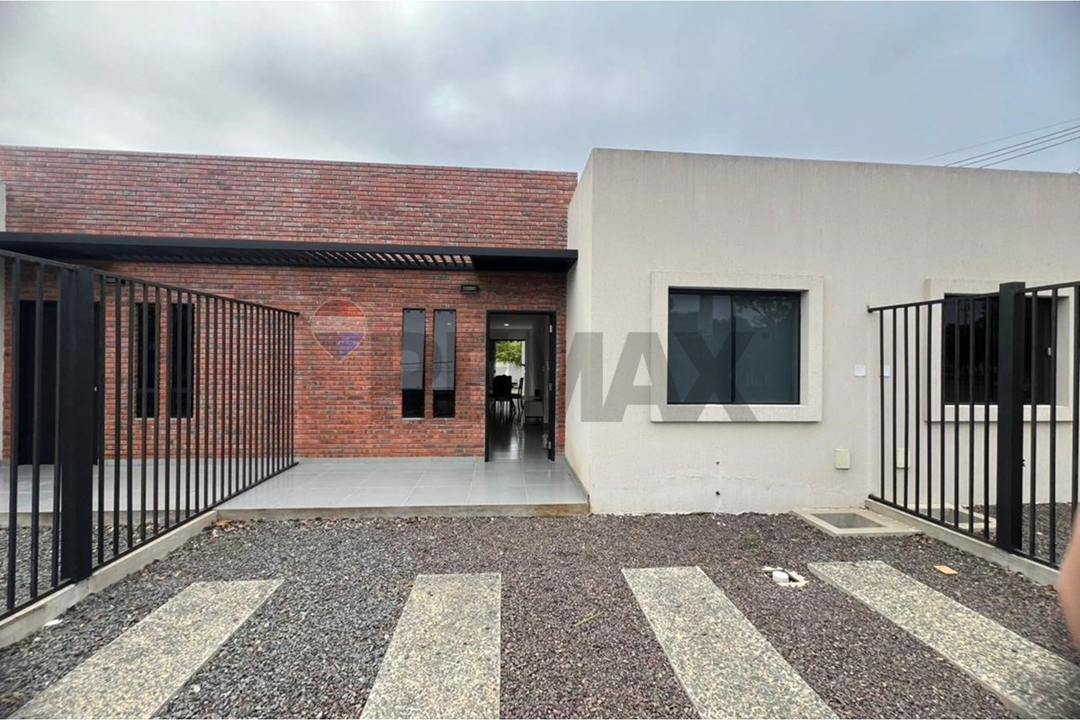 Casa en venta en Luque · 83 m² · 3 dormitorios