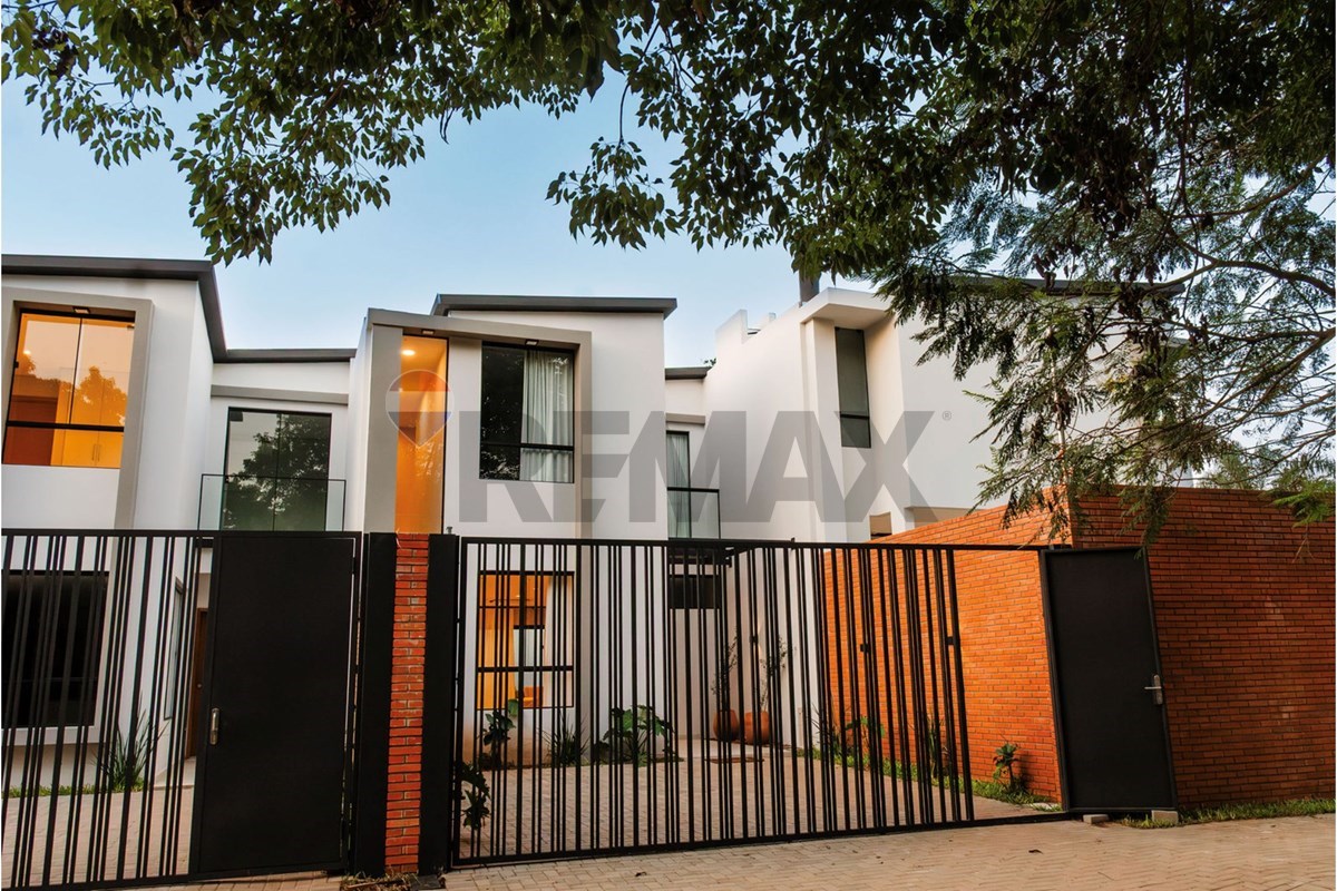 Dúplex en venta en Luque · 151 m² · 3 dormitorios