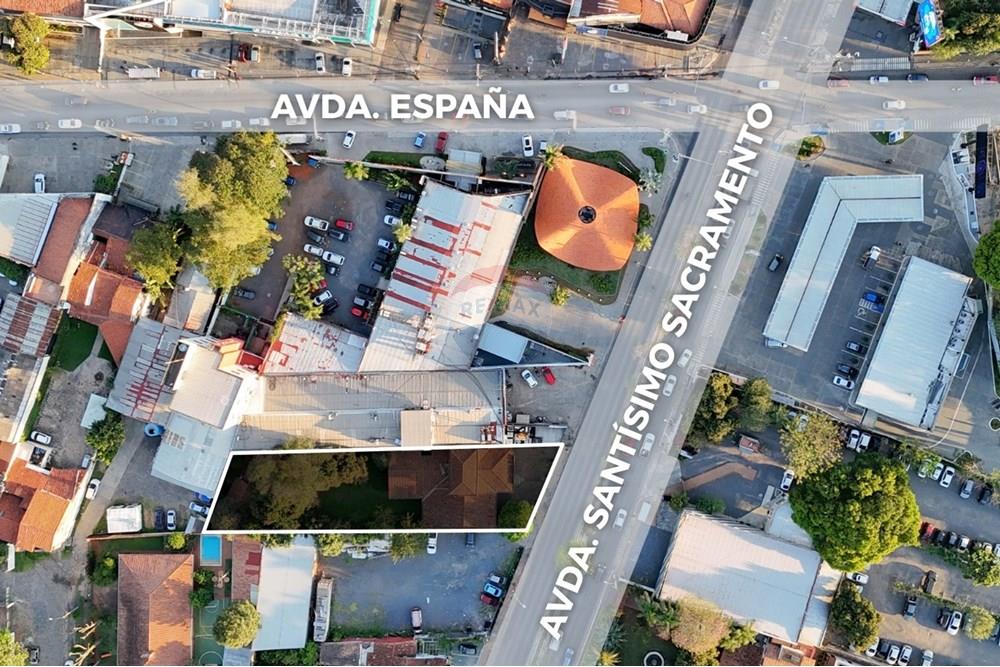 Terreno en venta en Asunción · 1.110 m²
