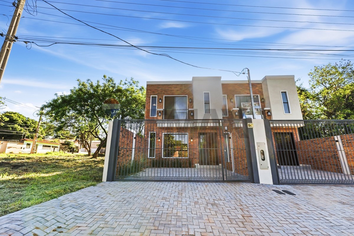 Dúplex en venta en Luque · 120 m² · 3 dormitorios