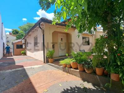 Foto 3 de Casa en venta en Asunción · 163 m² · 2 dormitorios