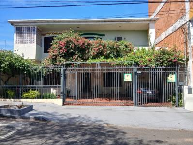 Casa en venta en Asunción · 250 m² · 1 dormitorio