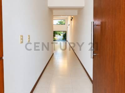 Foto 4 de Casa en alquiler en Asunción · 425 m² · 3 dormitorios