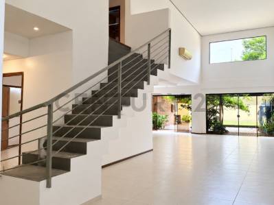 Foto 5 de Casa en alquiler en Asunción · 425 m² · 3 dormitorios