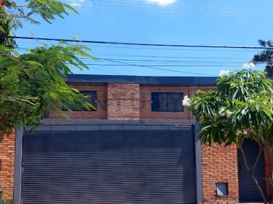 Foto 4 de Casa en venta en Asunción · 425 m² · 2 dormitorios