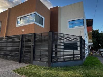 Dúplex en alquiler en Lambaré · 172 m² · 3 dormitorios