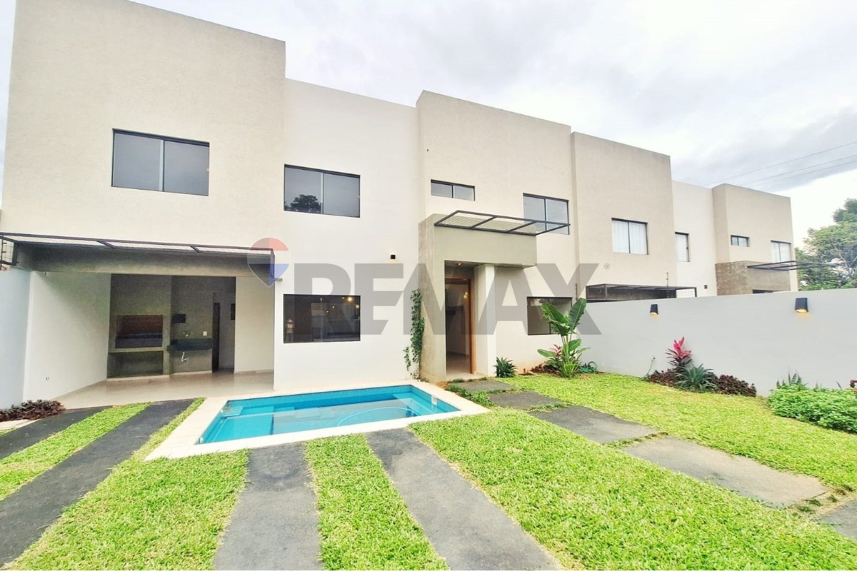 Casa en venta en Luque · 195 m² · 3 dormitorios