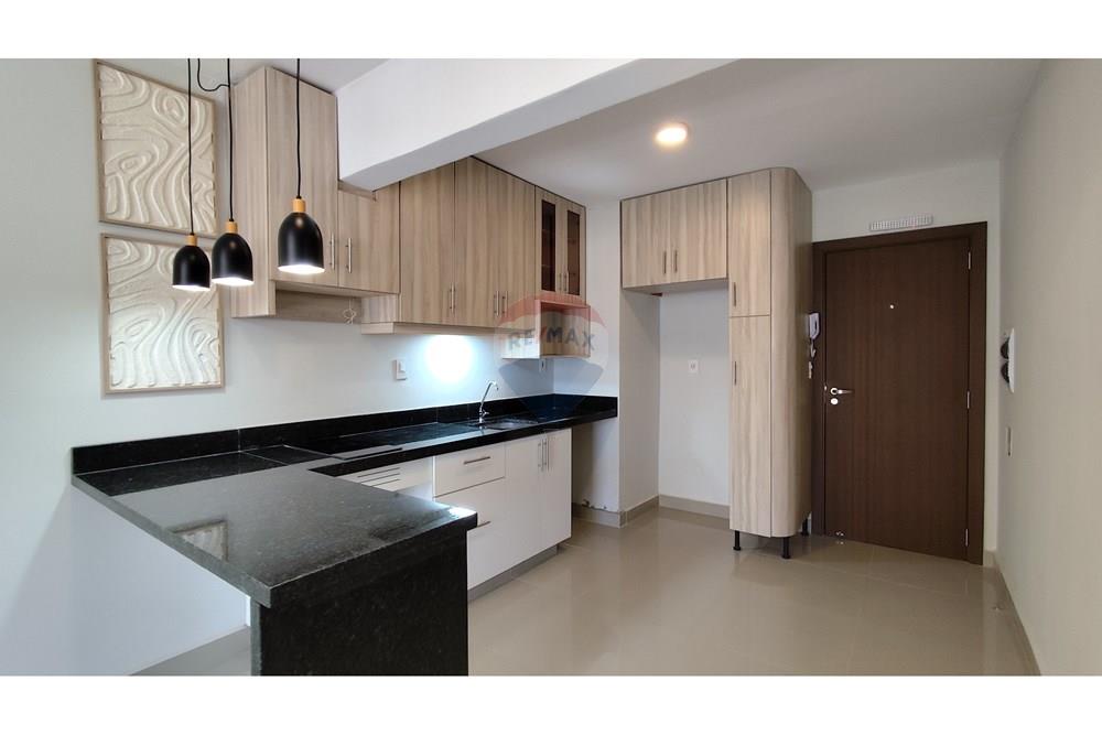 Foto 2 de Departamento en venta en Luque · 65 m² · 2 dormitorios