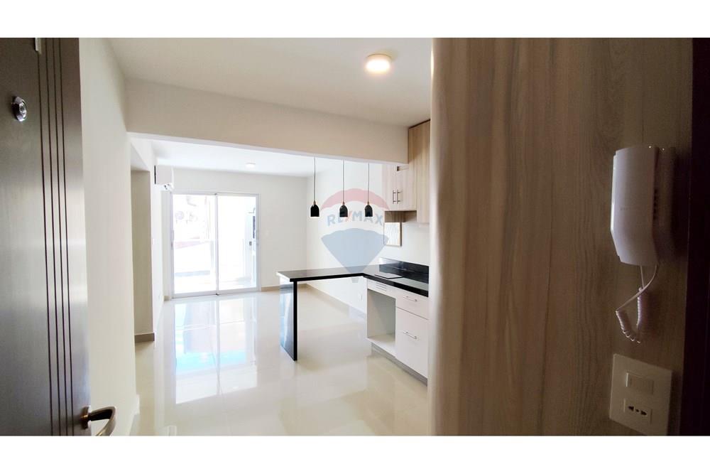 Foto 3 de Departamento en venta en Luque · 65 m² · 2 dormitorios
