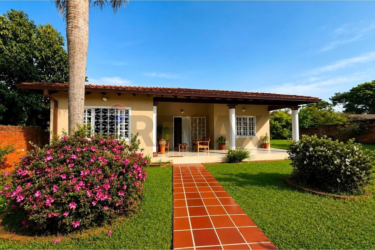 Casa en venta en Ciudad del Este · 215 m²