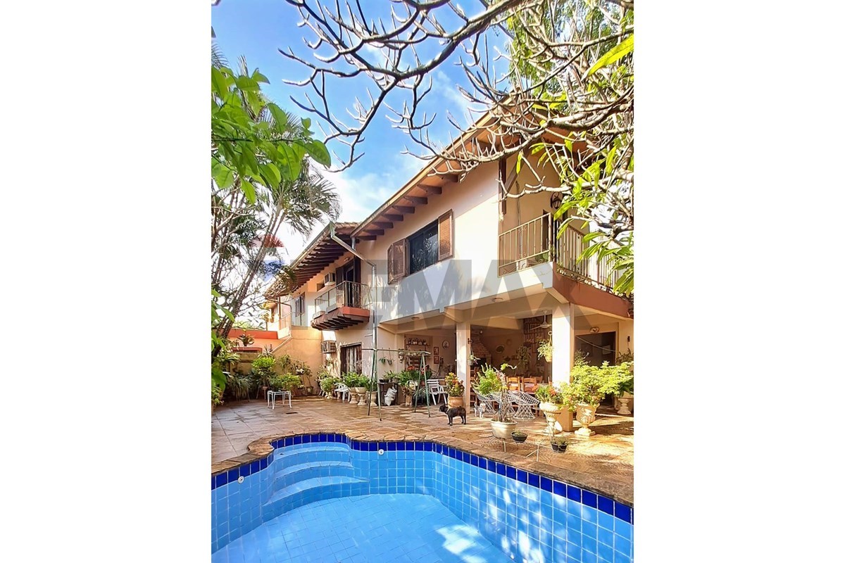 Casa en venta en Asunción · 428 m² · 5 dormitorios